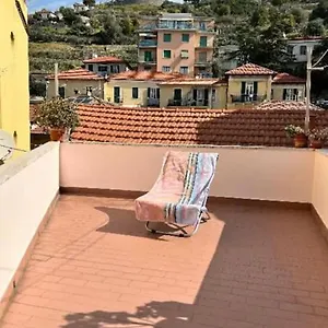 Cheerful Room, Sharing Kitchen In A Cosy Family Art House, Ideal For One Person Or Couple Bed & Breakfast